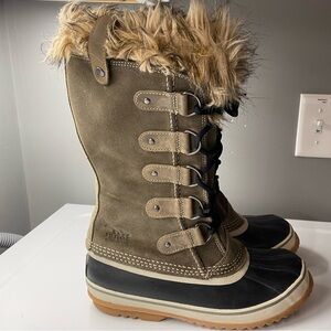 Sorel Joan of Arctic Olive Green Winter Snow Boots - Size‎ 8